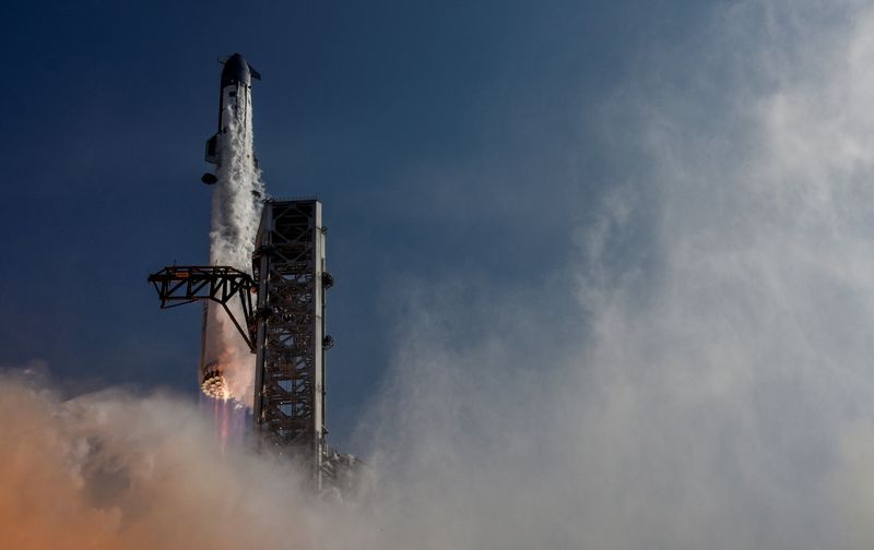 FAA orders SpaceX to investigate Starship booster mishap